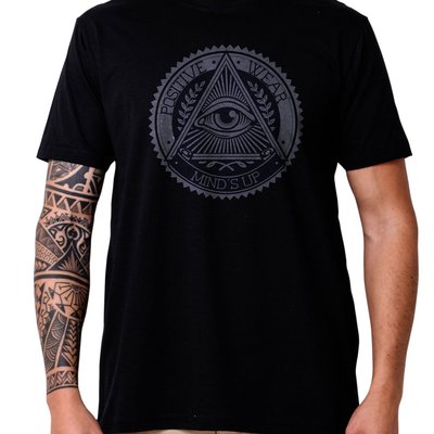 Camiseta Tshirt Estampada Olho Iluminati Preto